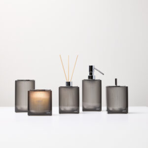 Lux Tampa Inox, Porta Sabão Líquido 04 kit (S.Líq/Alg e Cot/Esc/Difusor) + Porta Velas c/Vela, Resina/Inox Polido